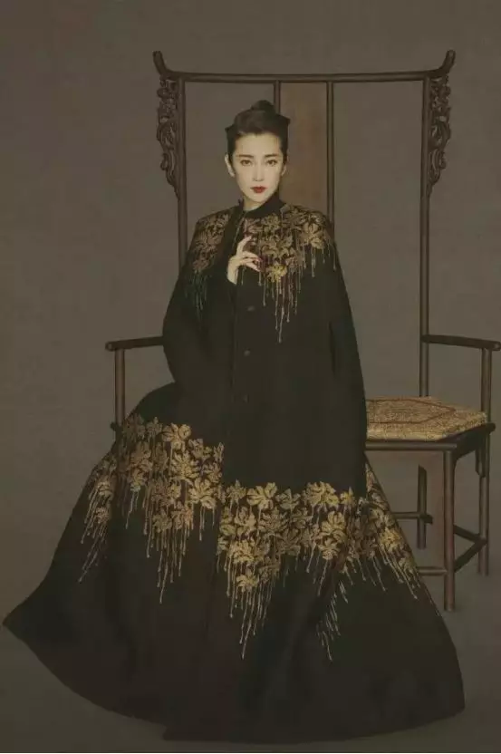 鏡頭前的花開花落，要等